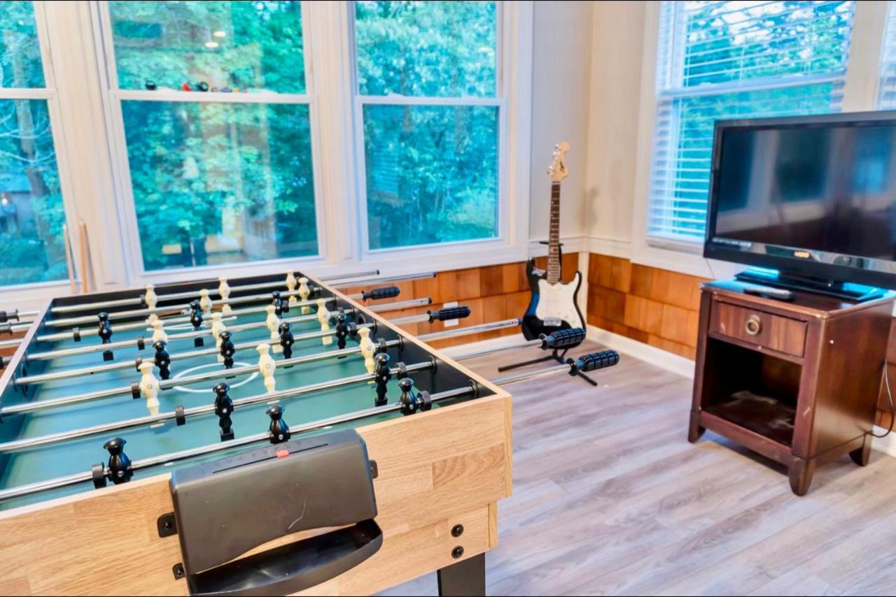 King Bed, Home Theater, Pool Table, Game Room, Fireplace シャーロット エクステリア 写真